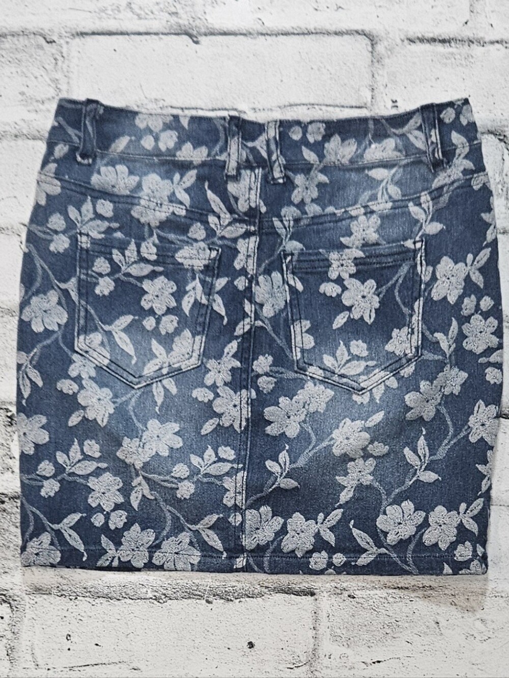 Suko Jeans Floral Denim Mini Skirt Size 2 Blue White Stretch Jean Skirt - Picture 7 of 10